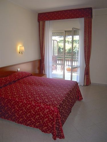 Vitti 2* Roma